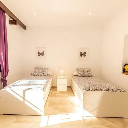 Villa N&a Puerto Marina 4br Paradise